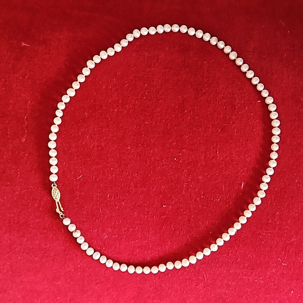 Simulated Pearl Necklace 16"